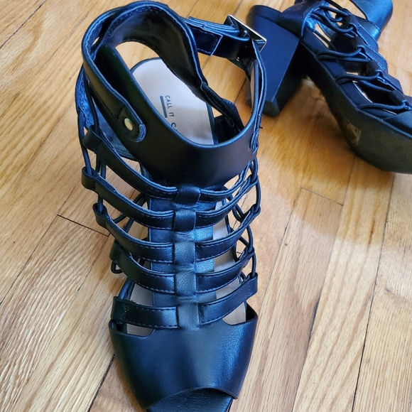 Gladiator strap heeled sandal - Picture 6 of 6